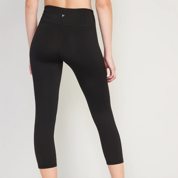 Old Navy Pants - Elevate Cropped Leggings